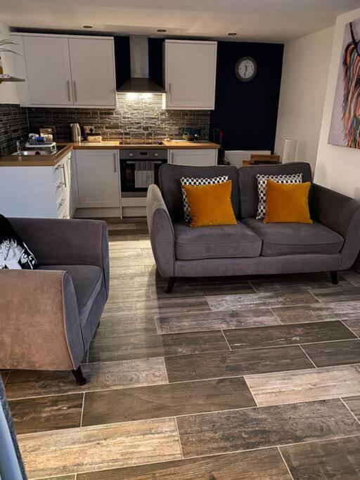Mumbles - Modern Apartment With Panoramic Sea Views Oystermouth Eksteriør billede