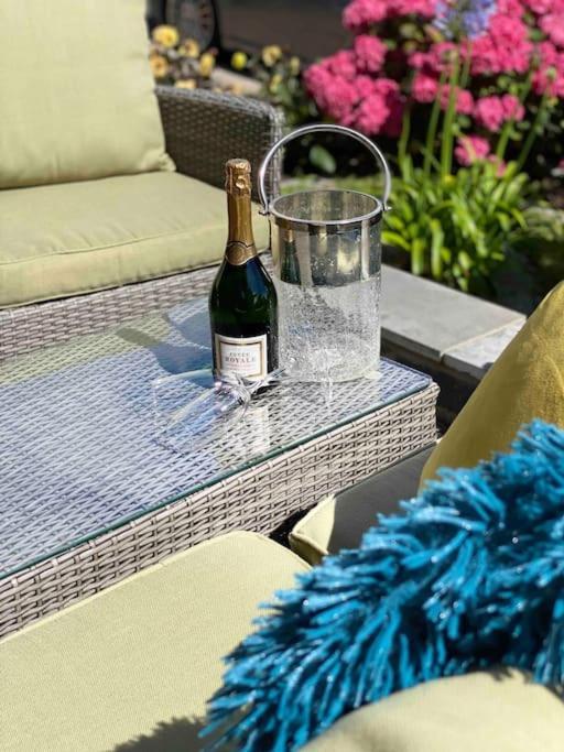 Mumbles - Modern Apartment With Panoramic Sea Views Oystermouth Eksteriør billede