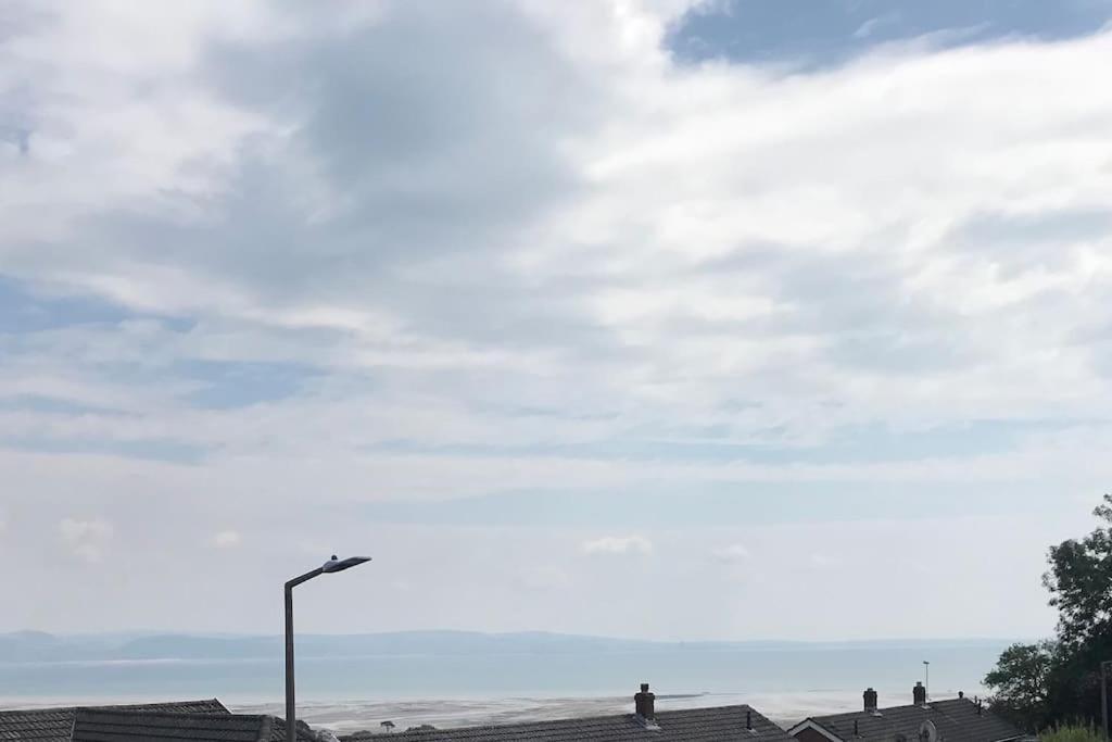 Mumbles - Modern Apartment With Panoramic Sea Views Oystermouth Eksteriør billede