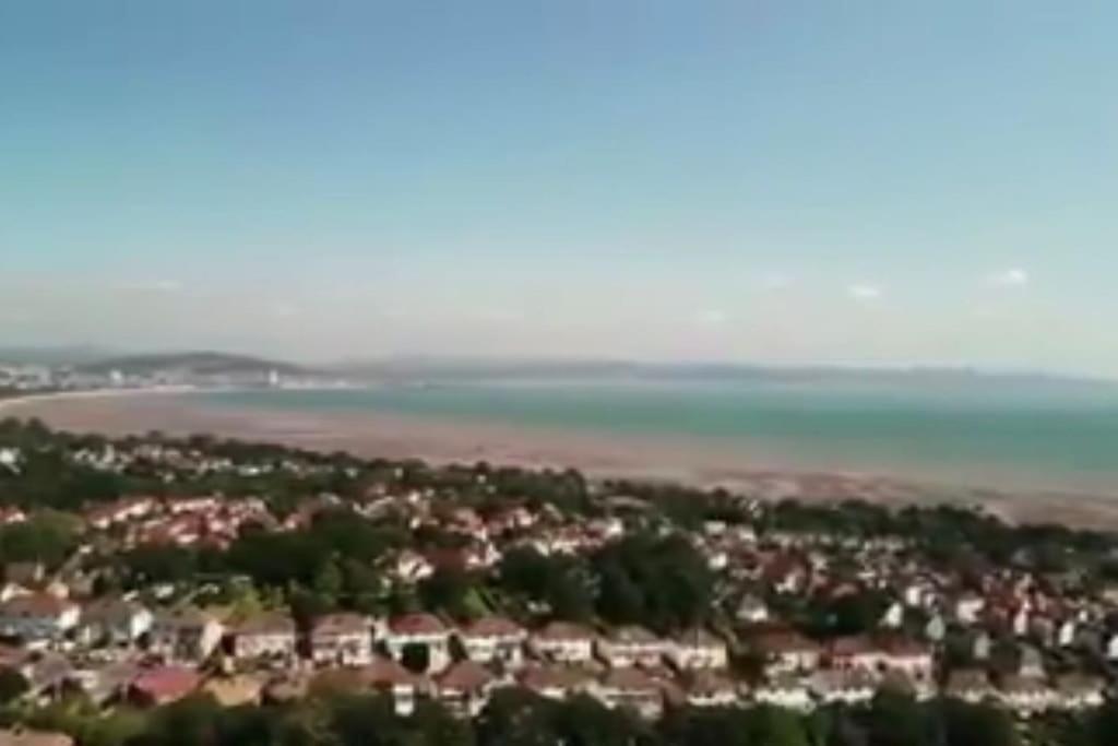Mumbles - Modern Apartment With Panoramic Sea Views Oystermouth Eksteriør billede