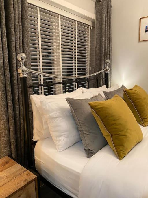 Mumbles - Modern Apartment With Panoramic Sea Views Oystermouth Eksteriør billede