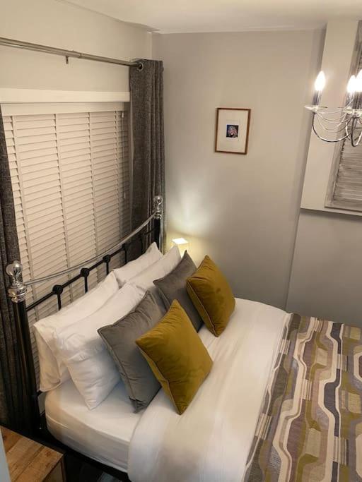 Mumbles - Modern Apartment With Panoramic Sea Views Oystermouth Eksteriør billede
