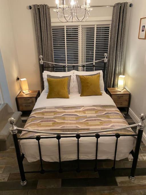 Mumbles - Modern Apartment With Panoramic Sea Views Oystermouth Eksteriør billede