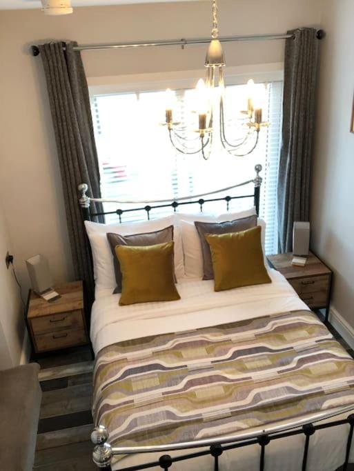 Mumbles - Modern Apartment With Panoramic Sea Views Oystermouth Eksteriør billede