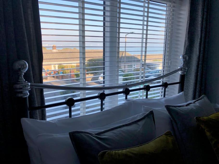 Mumbles - Modern Apartment With Panoramic Sea Views Oystermouth Eksteriør billede