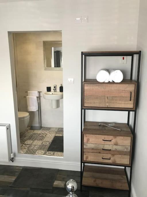 Mumbles - Modern Apartment With Panoramic Sea Views Oystermouth Eksteriør billede